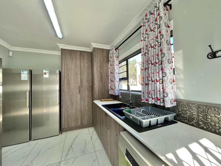 4 Bedroom Property for Sale in Wavecrest Eastern Cape